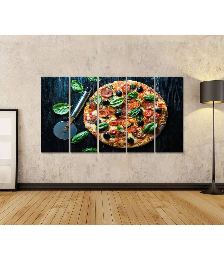 Islandburner Bild auf Leinwand Lebhaftes Wandbild einer Salami-Pizza mit Oliven und Basilikum in Pizzeria Verkauf
