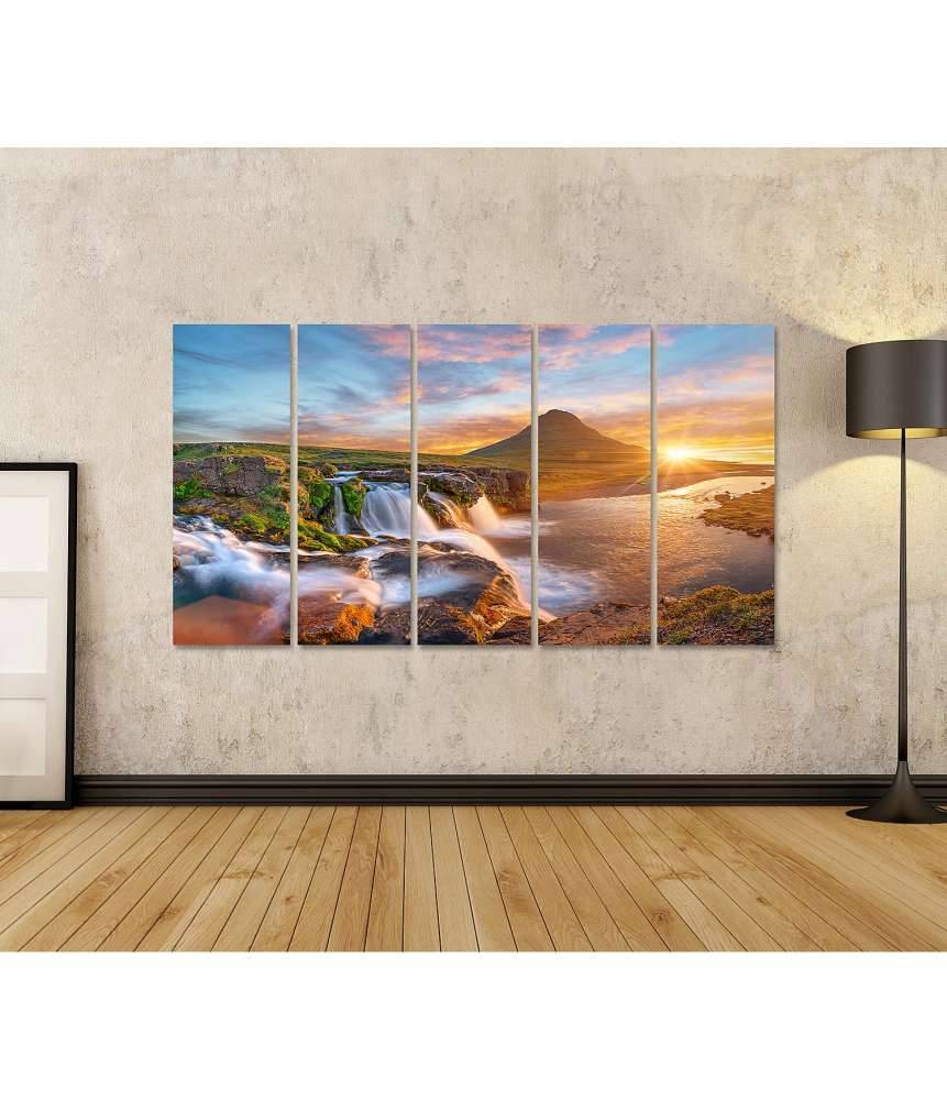 Islandburner Bild auf Leinwand Spektakulärer Sonnenaufgang über Kirkjufellsfoss Wasserfall & Kirkjufell Berg im Angebot