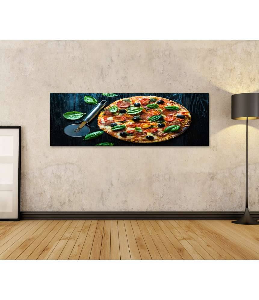 Islandburner Bild auf Leinwand Lebhaftes Wandbild einer Salami-Pizza mit Oliven und Basilikum in Pizzeria Black Friday