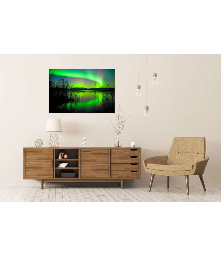 Islandburner Premium Poster Spiegelnder See unter Nordlichtern und Wetterleuchten in Norwegen Lagerräumung