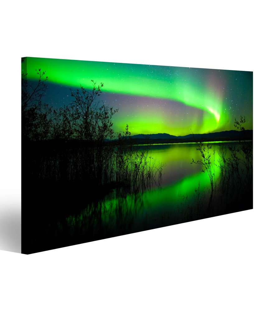 Islandburner Bild auf Leinwand Spiegelnder See unter Nordlichtern und Wetterleuchten in Norwegen JETZT KAUFEN