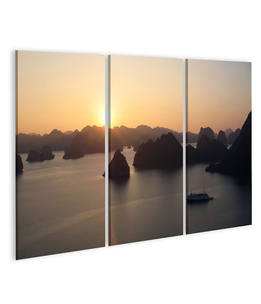 Islandburner Bild auf Leinwand Wandbild: Zauberhafter Sonnenuntergang über der Halong Bucht, Vietnam 50% Rabatt für begrenzte Zeit