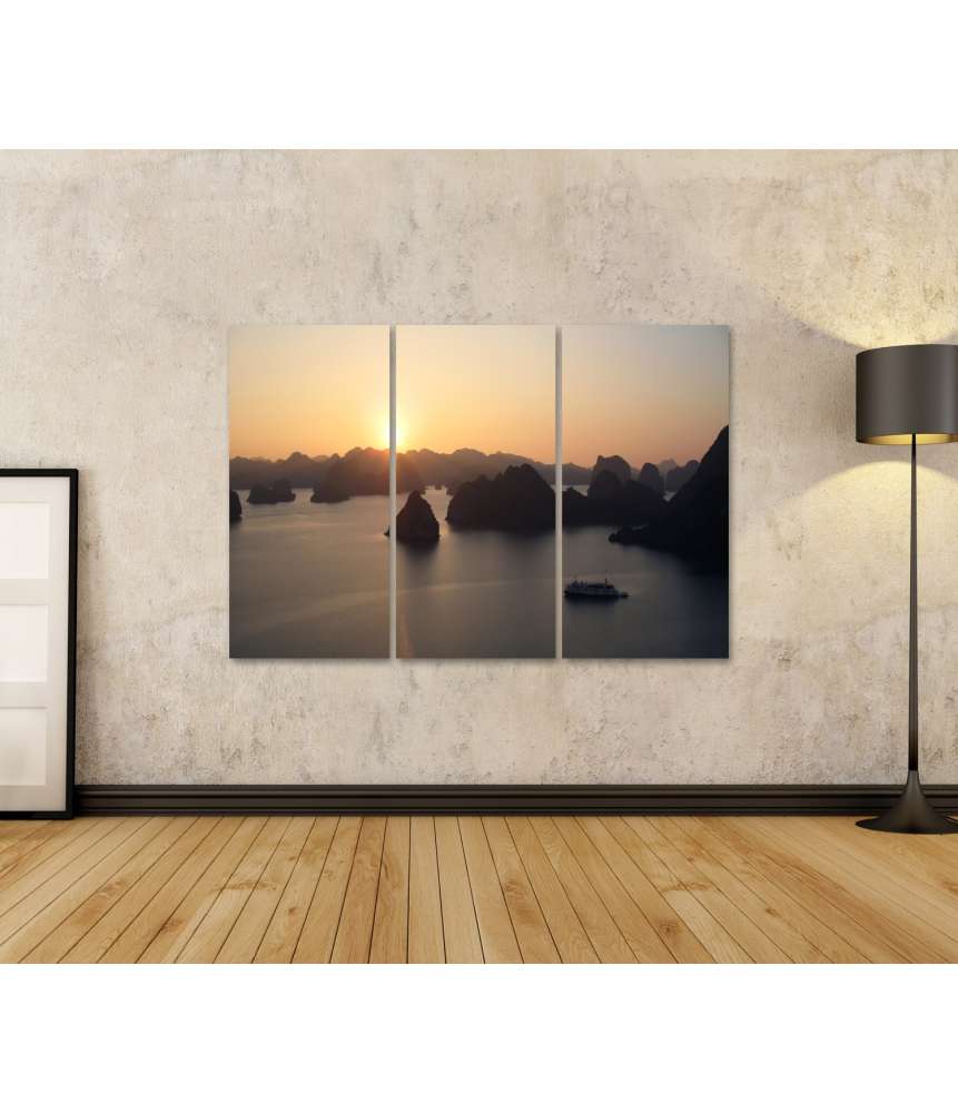 Islandburner Bild auf Leinwand Wandbild: Zauberhafter Sonnenuntergang über der Halong Bucht, Vietnam 50% Rabatt für begrenzte Zeit
