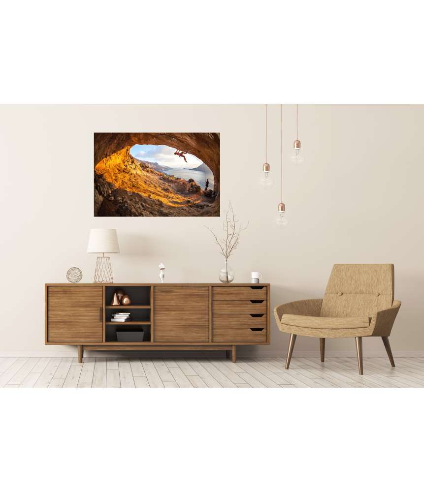 Islandburner XXL Premium Poster Junge Frau klettert in Höhle mit atemberaubender Aussicht im Hintergrund Saisonschlussverkauf