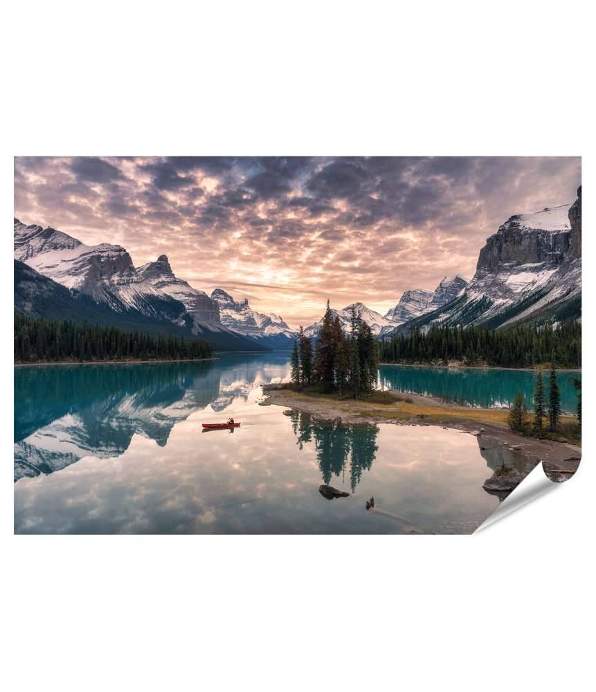 Islandburner XXL Premium Poster Kanufahrer auf dem Maligne Lake mit Spiegelung der Rocky Mountains auf Spirit Island Cyber Monday