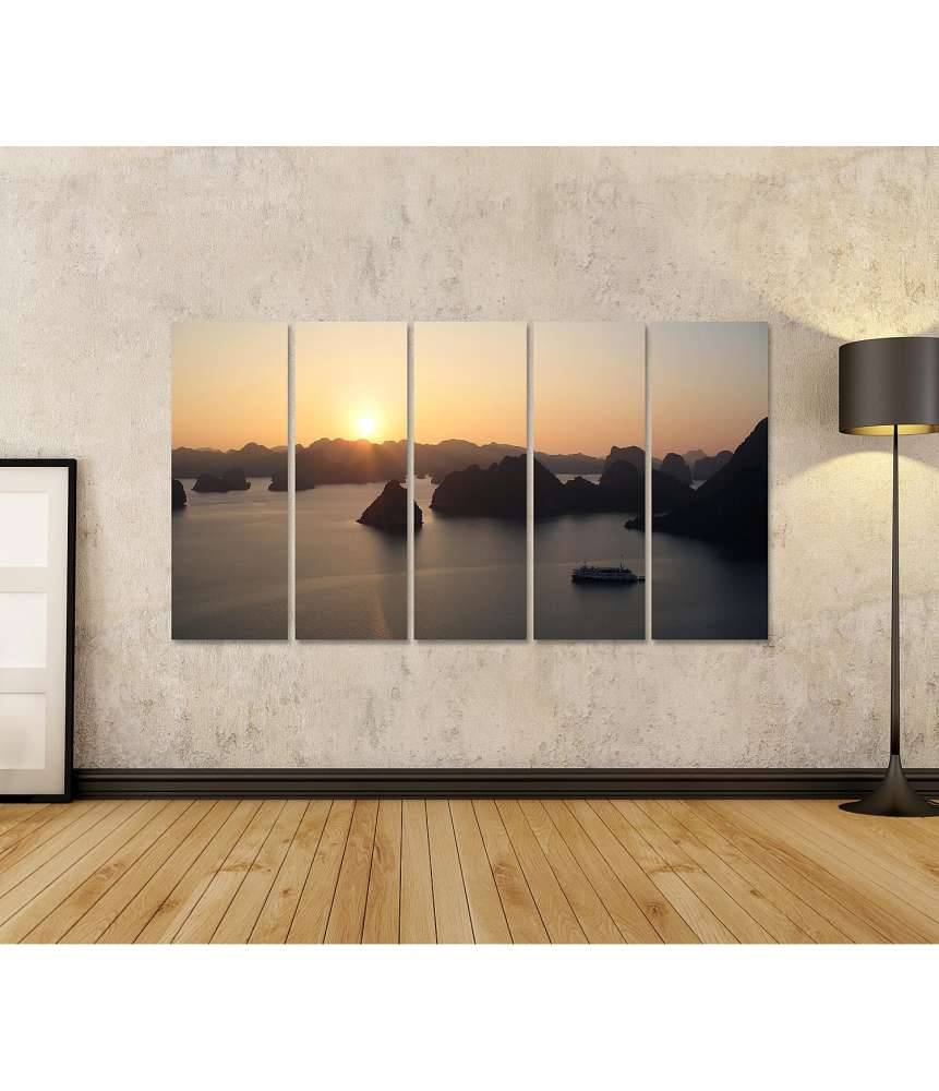 Islandburner Bild auf Leinwand Wandbild: Zauberhafter Sonnenuntergang über der Halong Bucht, Vietnam Räumungsverkauf