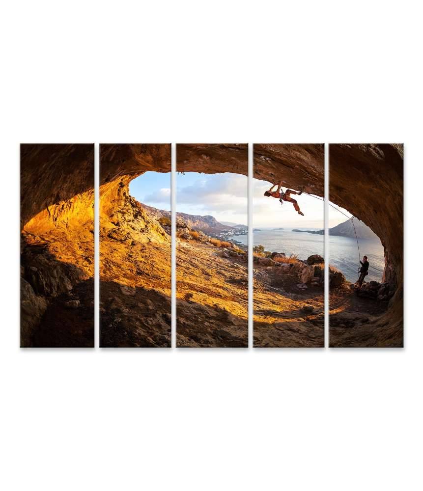 Islandburner Bild auf Leinwand Junge Frau klettert in Höhle mit atemberaubender Aussicht im Hintergrund Riesige Ersparnisse
