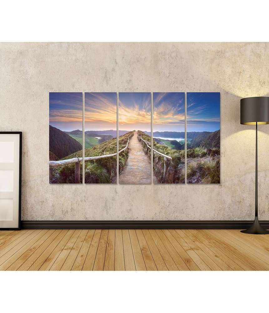 Islandburner Bild auf Leinwand Atemberaubende Ansicht eines Wanderweges in der Berglandschaft von Ponta Delgada, Azoren Letzte 2 Tage