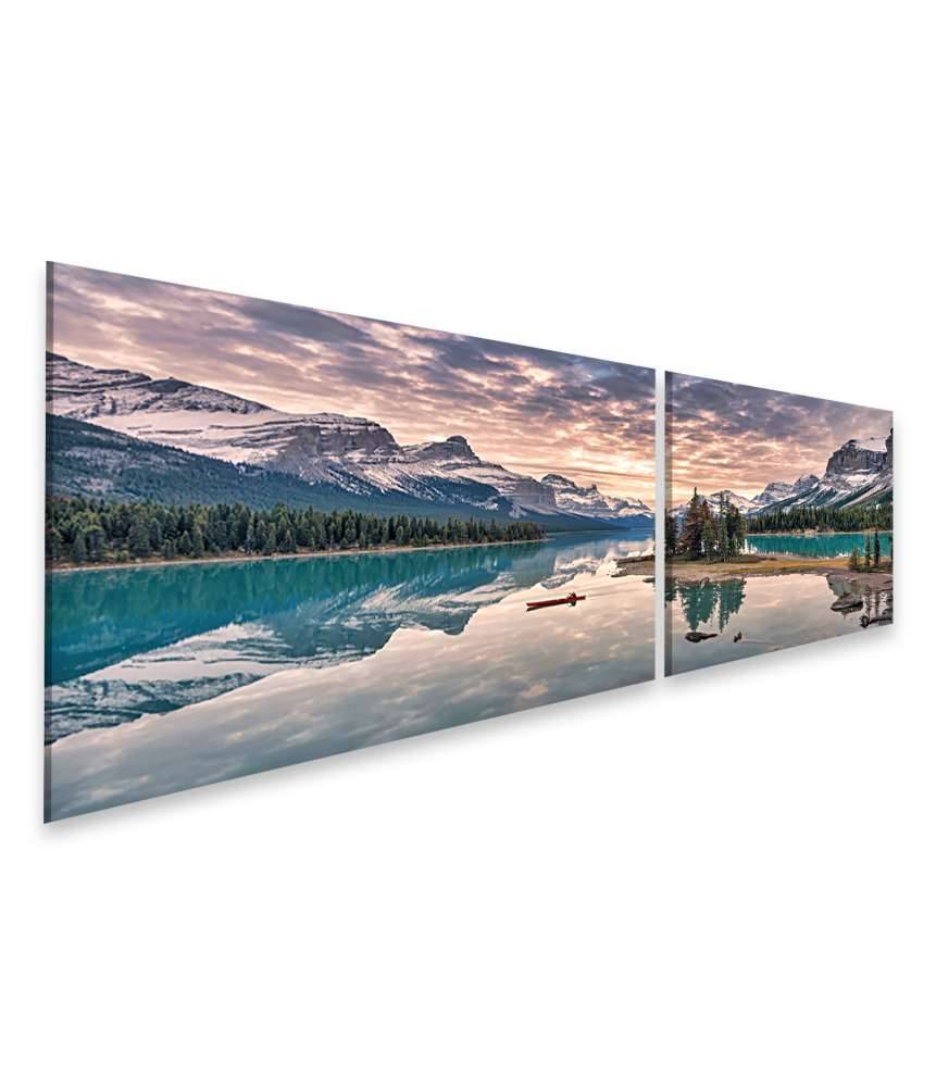 Islandburner Bild auf Leinwand Kanufahrer auf dem Maligne Lake mit Spiegelung der Rocky Mountains auf Spirit Island Black Friday Preise