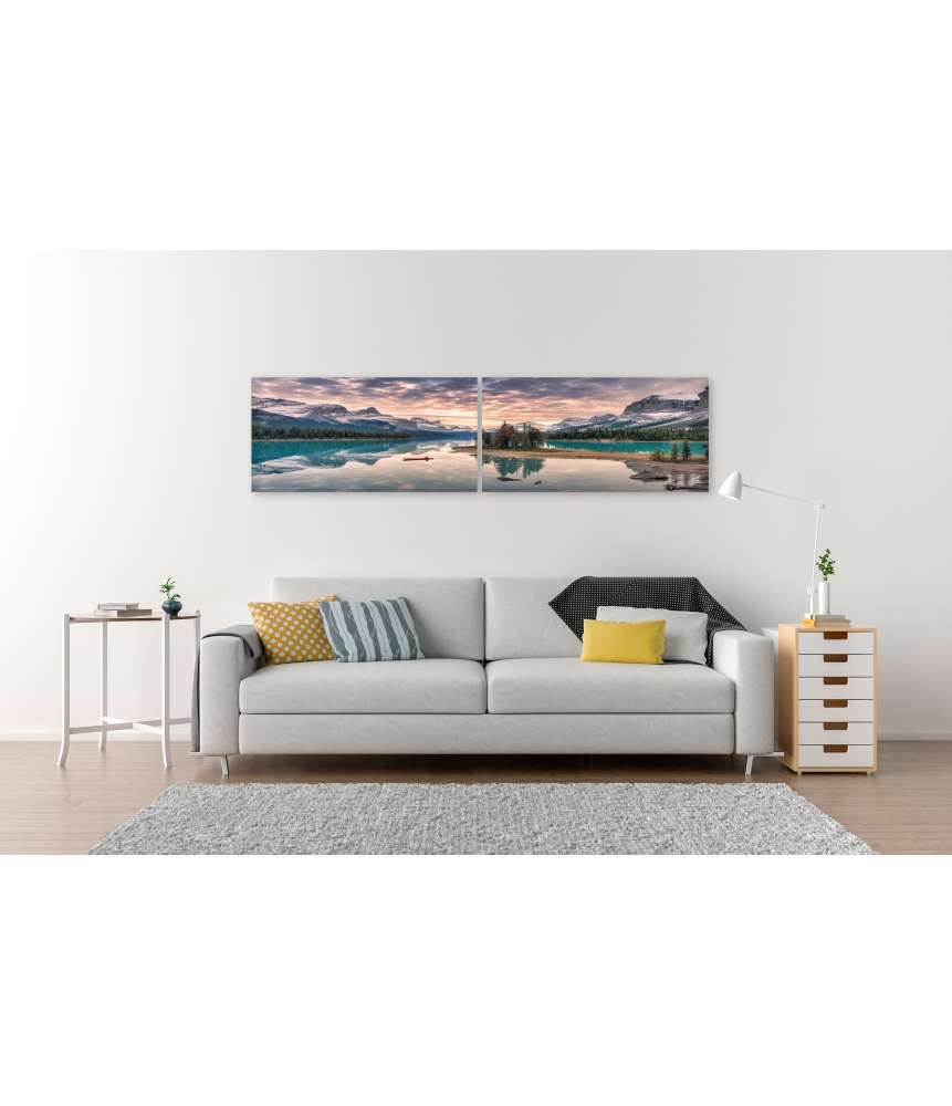Islandburner Bild auf Leinwand Kanufahrer auf dem Maligne Lake mit Spiegelung der Rocky Mountains auf Spirit Island Black Friday Preise