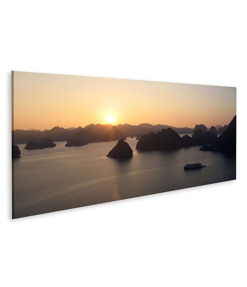 Islandburner Bild auf Leinwand Wandbild: Zauberhafter Sonnenuntergang über der Halong Bucht, Vietnam Kostenloser Versand