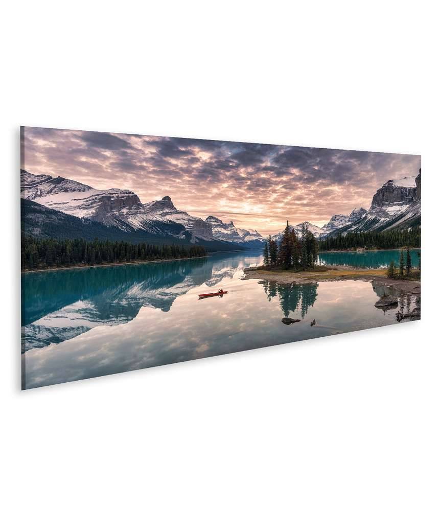 Islandburner Bild auf Leinwand Kanufahrer auf dem Maligne Lake mit Spiegelung der Rocky Mountains auf Spirit Island Günstig kaufen