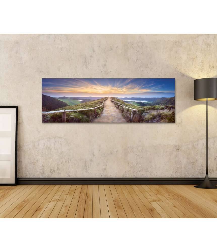 Islandburner Bild auf Leinwand Atemberaubende Ansicht eines Wanderweges in der Berglandschaft von Ponta Delgada, Azoren Muttertagsangebot