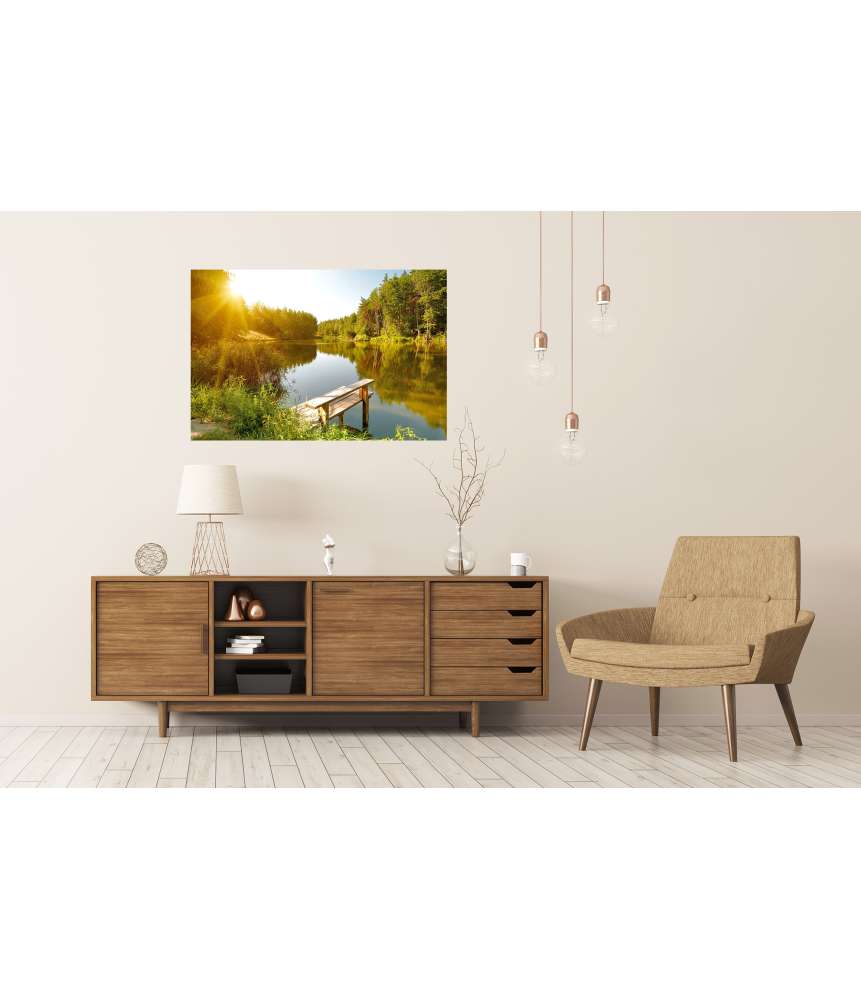 Islandburner Premium Poster Idyllische Sommerlandschaft mit Waldsee unter strahlendem Sonnenschein Kauf eins, bekomm eins gratis