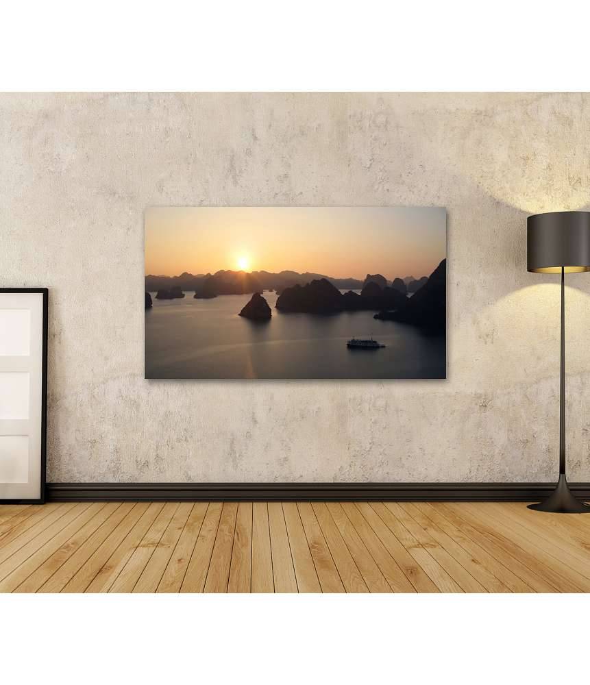 Islandburner Bild auf Leinwand Wandbild: Zauberhafter Sonnenuntergang über der Halong Bucht, Vietnam Online Shopping