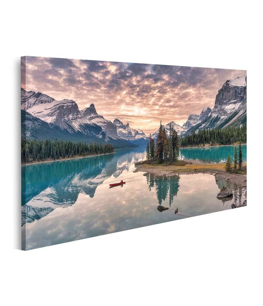 Islandburner Bild auf Leinwand Kanufahrer auf dem Maligne Lake mit Spiegelung der Rocky Mountains auf Spirit Island Weihnachtsangebot