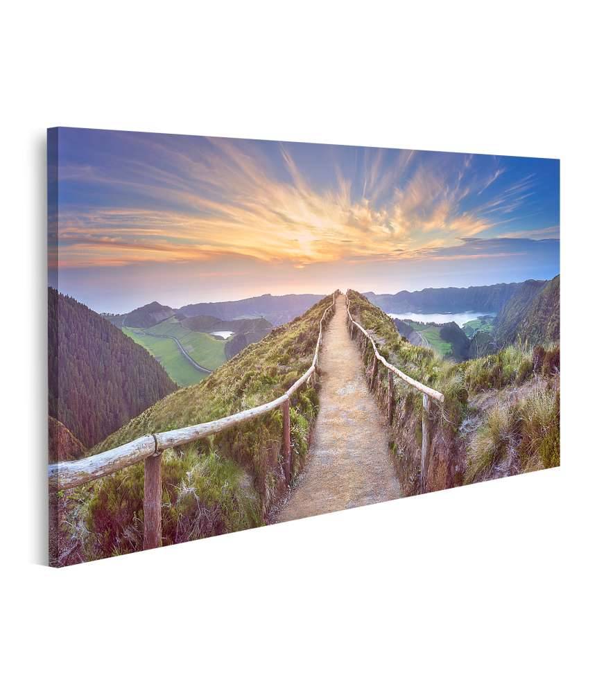 Islandburner Bild auf Leinwand Atemberaubende Ansicht eines Wanderweges in der Berglandschaft von Ponta Delgada, Azoren Top Angebot