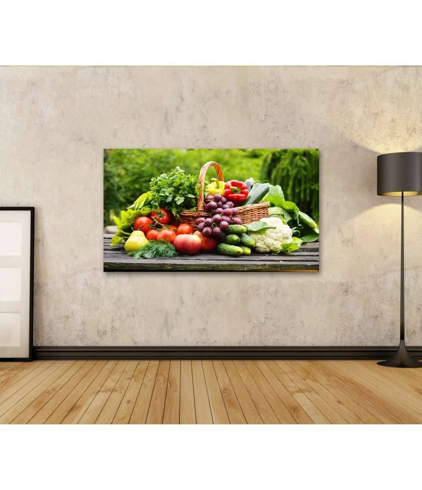 Islandburner Bild auf Leinwand Bio-Gemüse im Weidenkorb: Lebendiges Küchenwandbild Neueste Mode