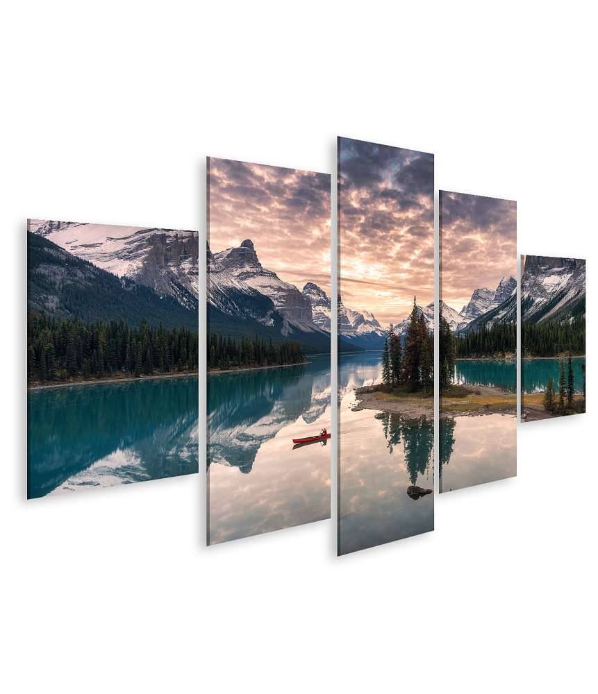 Islandburner Bild auf Leinwand Kanufahrer auf dem Maligne Lake mit Spiegelung der Rocky Mountains auf Spirit Island Wochenangebot