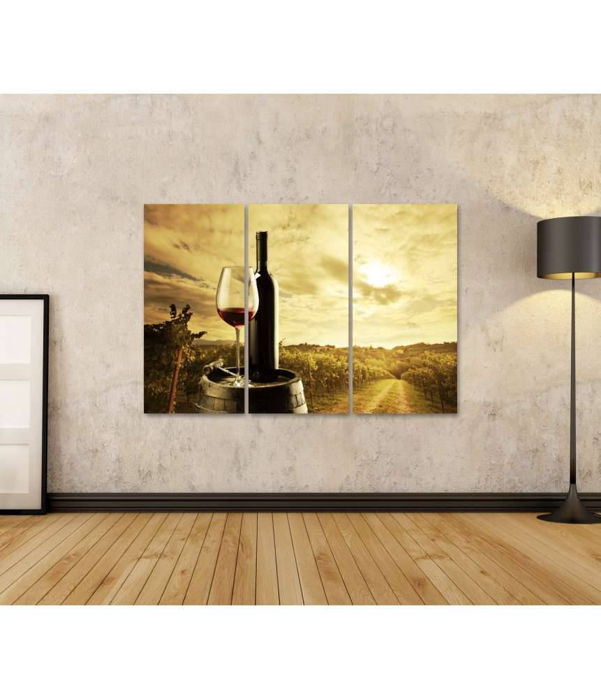 Islandburner Bild auf Leinwand Rotweinflasche und Weinglas auf einem Weinfass dargestellt Kostenloser Versand