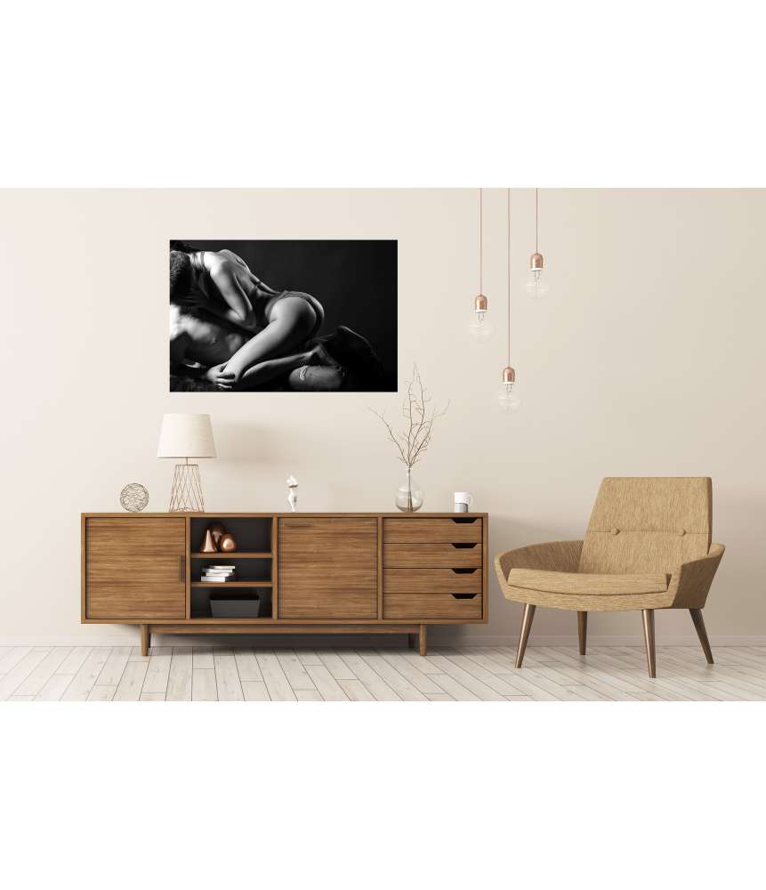 Islandburner XXL Premium Poster Junges Paar im Bett: Frau in Spitzen-Dessous, Mann in Schwarz-Weiß-Erotikbild Wochenangebot