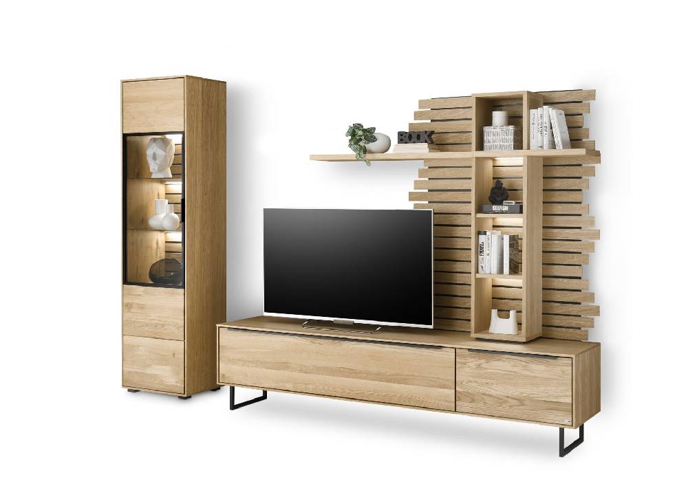 set one by Musterring Wohnwand Jackson Die Sichtbarkeit der Holzstruktur und Äste sind Teil der individuellen Ausstrahlung jedes einzelnen Möbelstückes. Da es sich um ein Naturprodukt handelt, kann sich die Oberfläche verän Im Verkauf