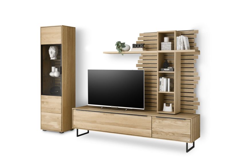 set one by Musterring Wohnwand Jackson Die Sichtbarkeit der Holzstruktur und Äste sind Teil der individuellen Ausstrahlung jedes einzelnen Möbelstückes. Da es sich um ein Naturprodukt handelt, kann sich die Oberfläche verän Im Verkauf